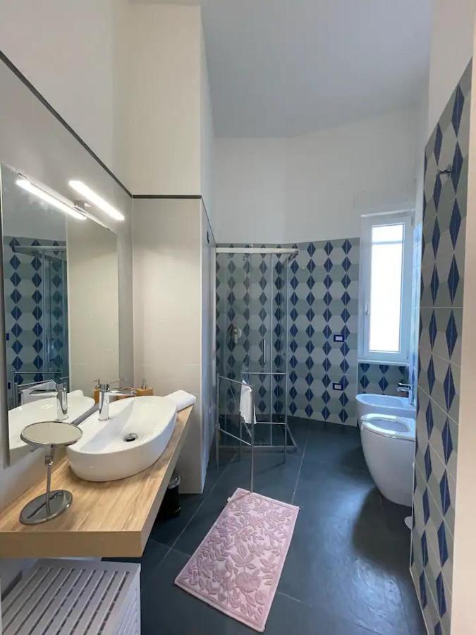 B&B Un Passo Dal Treno Piazza Vittorio Veneto 36-Salerno Station المظهر الخارجي الصورة