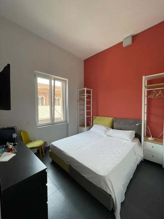 B&B Un Passo Dal Treno Piazza Vittorio Veneto 36-Salerno Station المظهر الخارجي الصورة