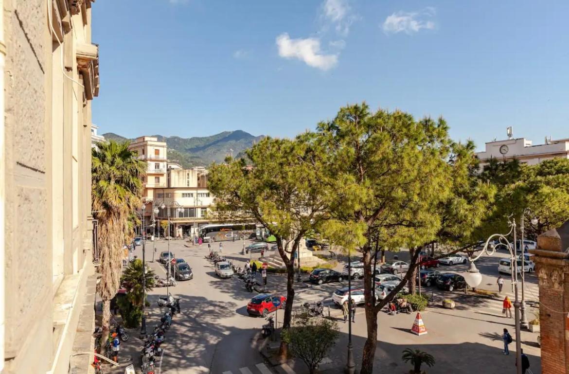 B&B Un Passo Dal Treno Piazza Vittorio Veneto 36-Salerno Station المظهر الخارجي الصورة